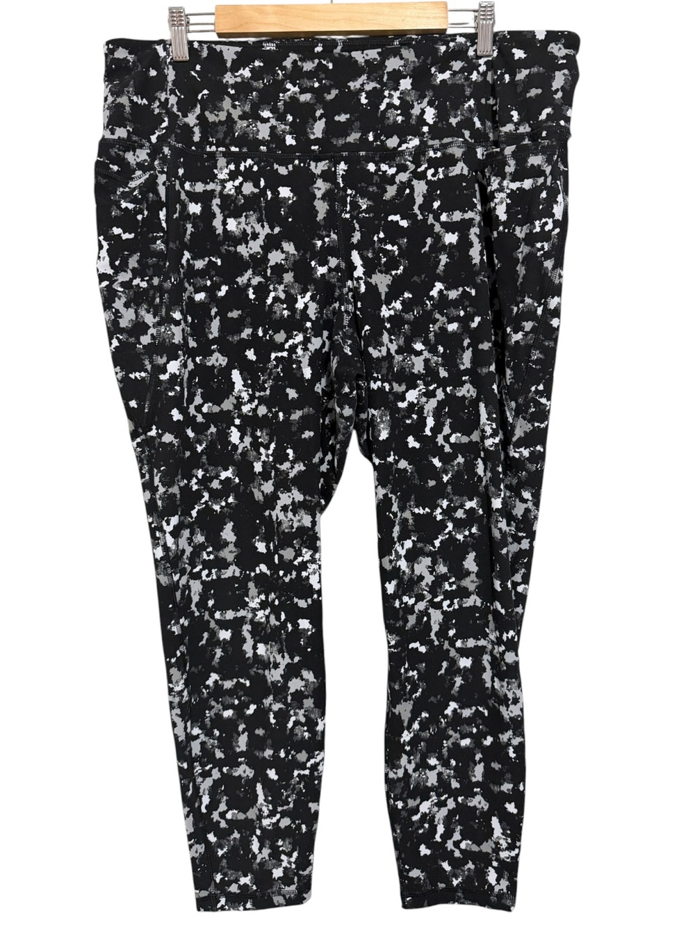 LIVI Soft 7/8 Legging Black & White Abstract